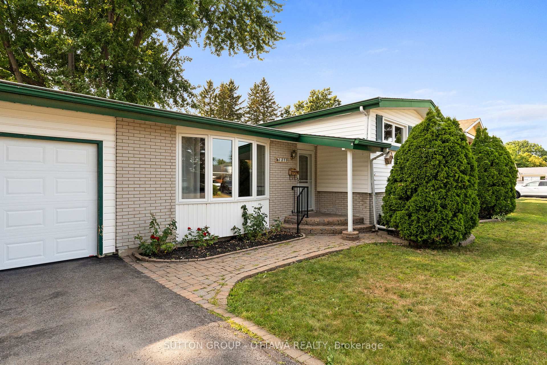 Photo 4 of 1370 Sault Street, Ottawa, Bilberry Creek/Queenswood Heights — HOMEH