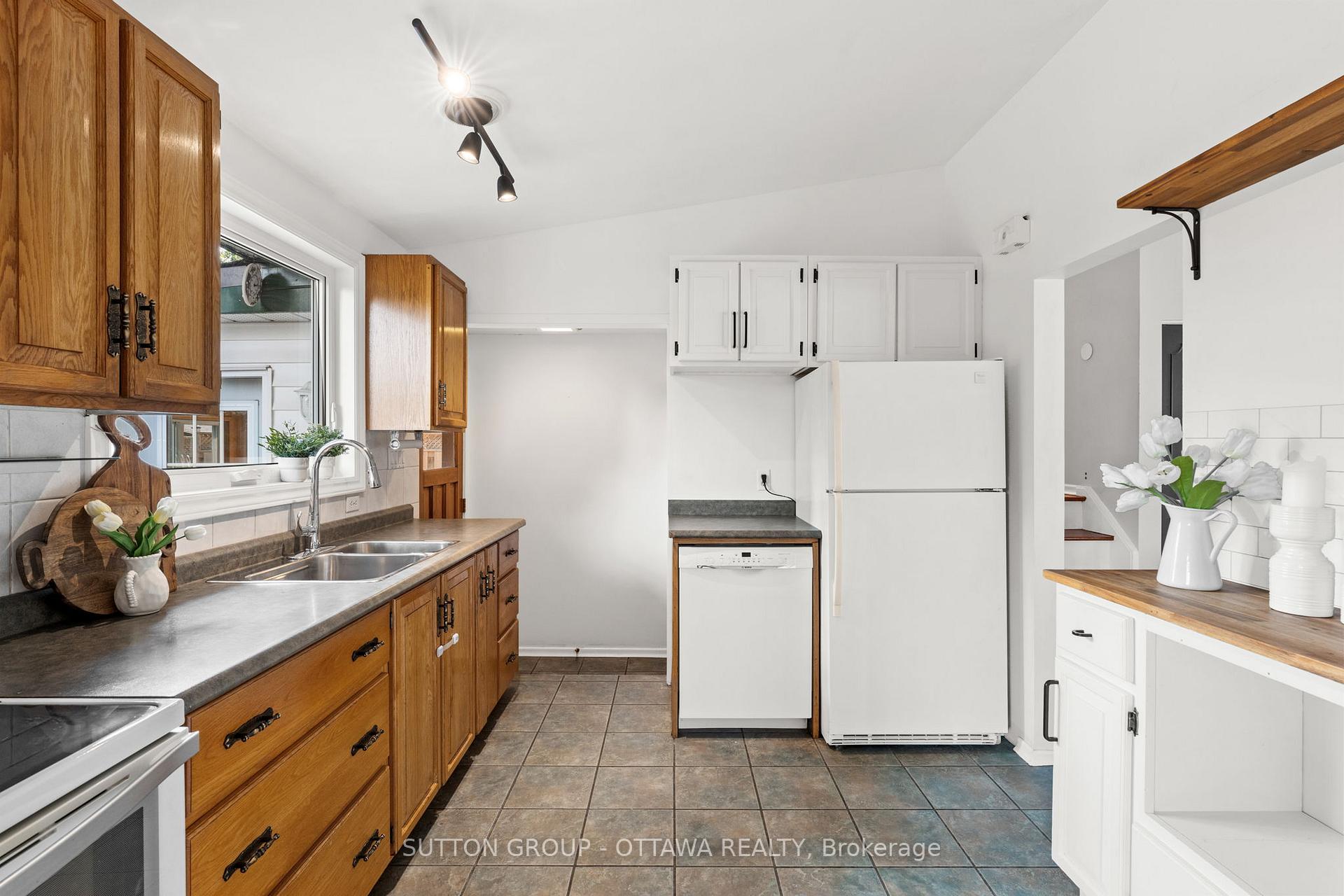 Photo 12 of 1370 Sault Street, Ottawa, Bilberry Creek/Queenswood Heights — HOMEH