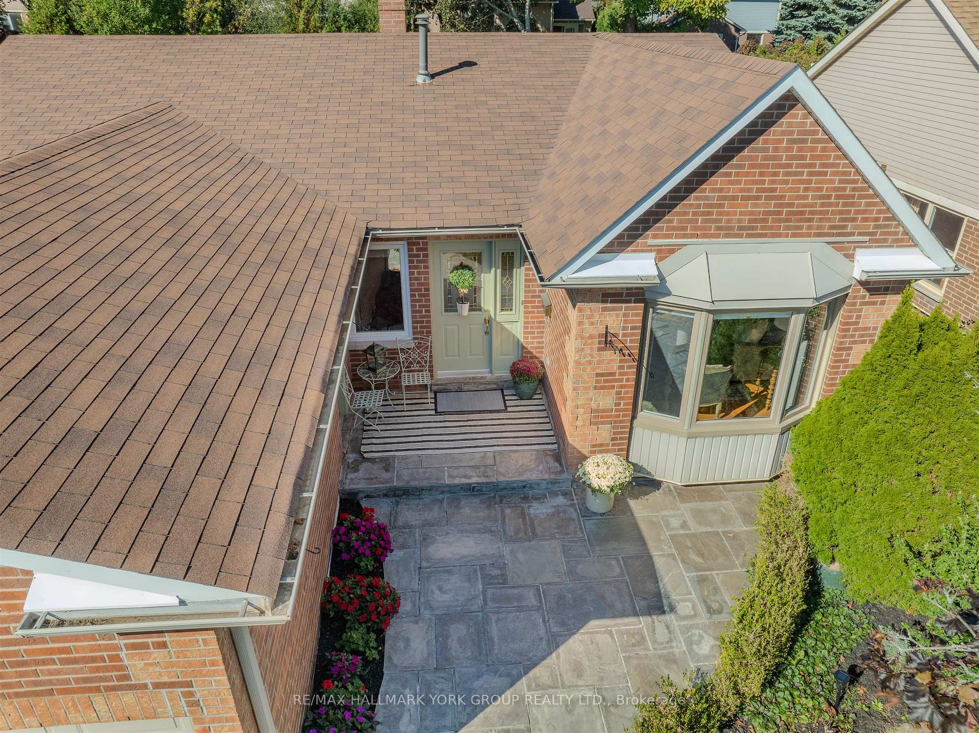 Photo 2 of 332 John Bowser Crescent, Newmarket, Glenway Estates — HOMEH