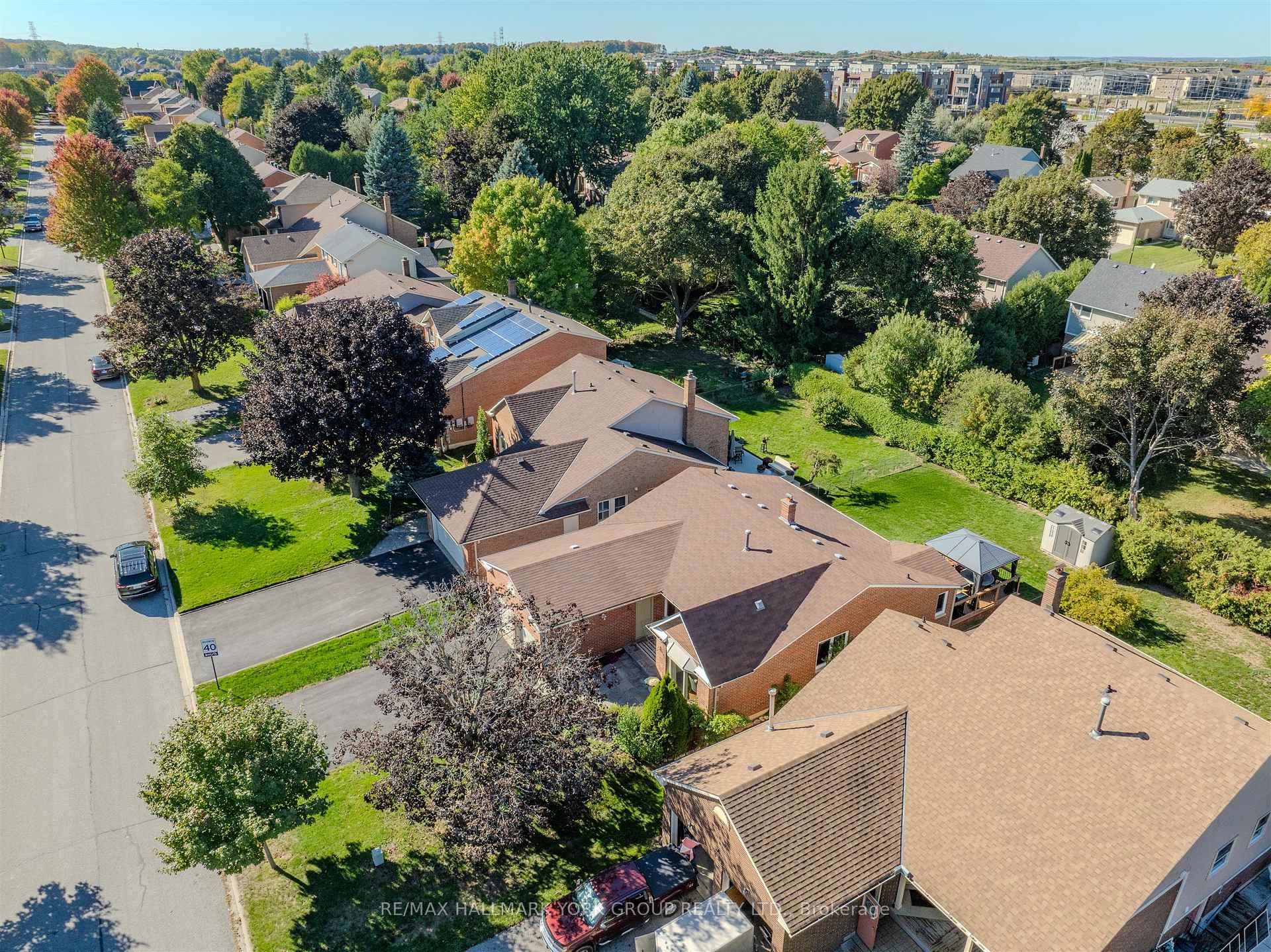Photo 3 of 332 John Bowser Crescent, Newmarket, Glenway Estates — HOMEH