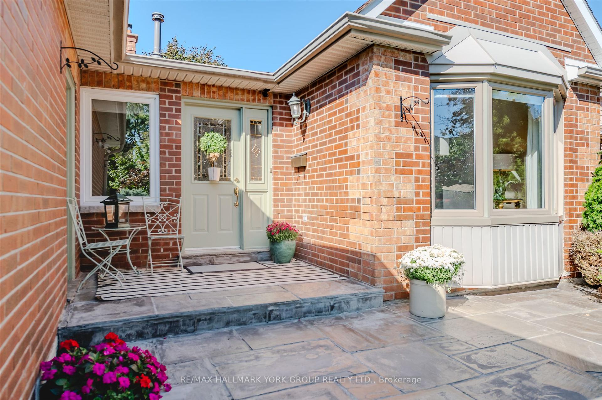 Photo 6 of 332 John Bowser Crescent, Newmarket, Glenway Estates — HOMEH
