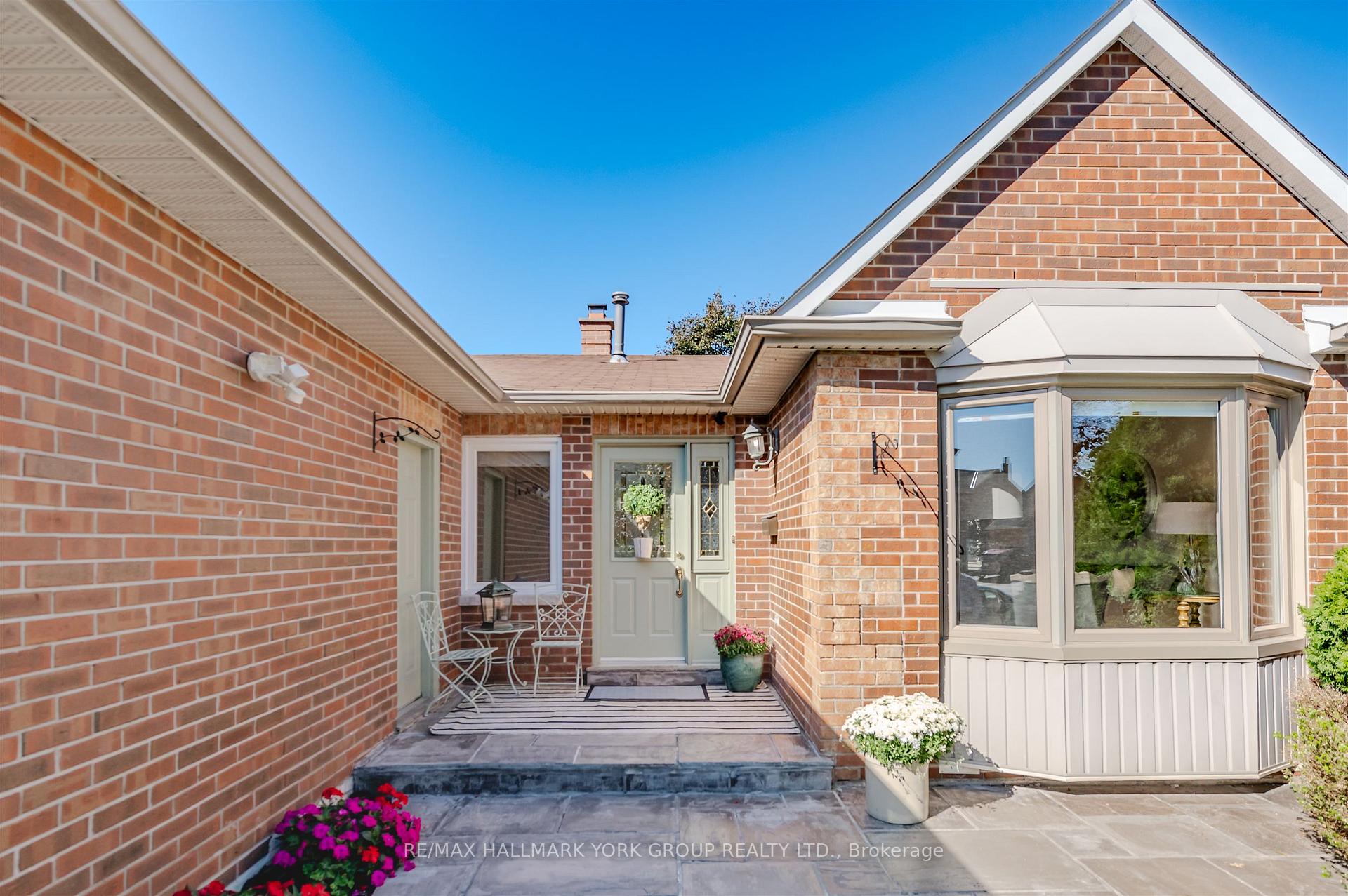 Photo 7 of 332 John Bowser Crescent, Newmarket, Glenway Estates — HOMEH