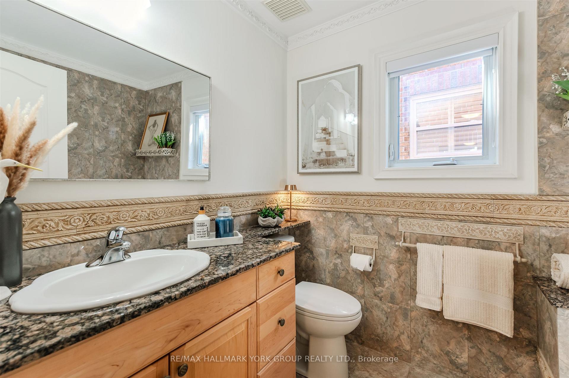 Photo 24 of 332 John Bowser Crescent, Newmarket, Glenway Estates — HOMEH