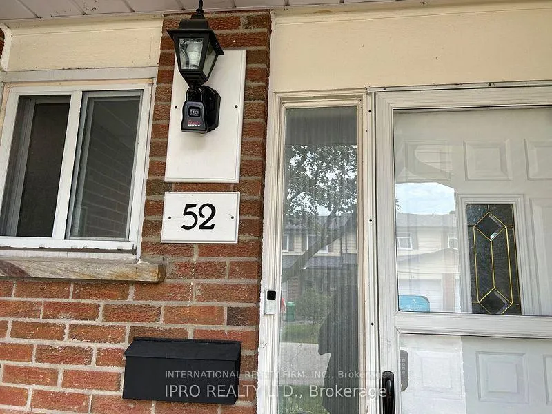 Photo 3 of 52 Vodden Court, Brampton, Brampton North — HOMEH
