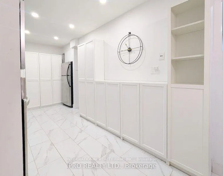 Photo 5 of 52 Vodden Court, Brampton, Brampton North — HOMEH