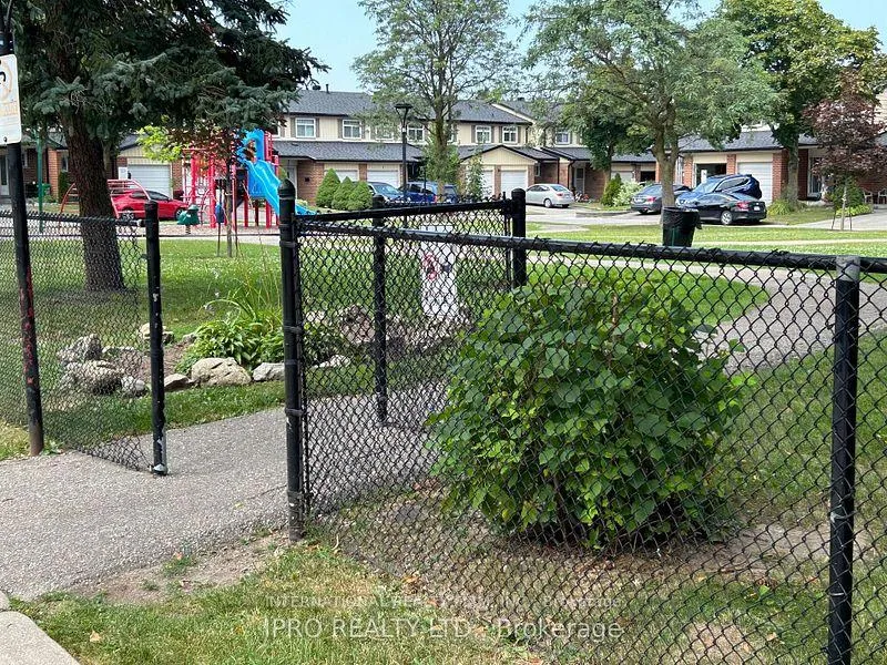 Photo 32 of 52 Vodden Court, Brampton, Brampton North — HOMEH