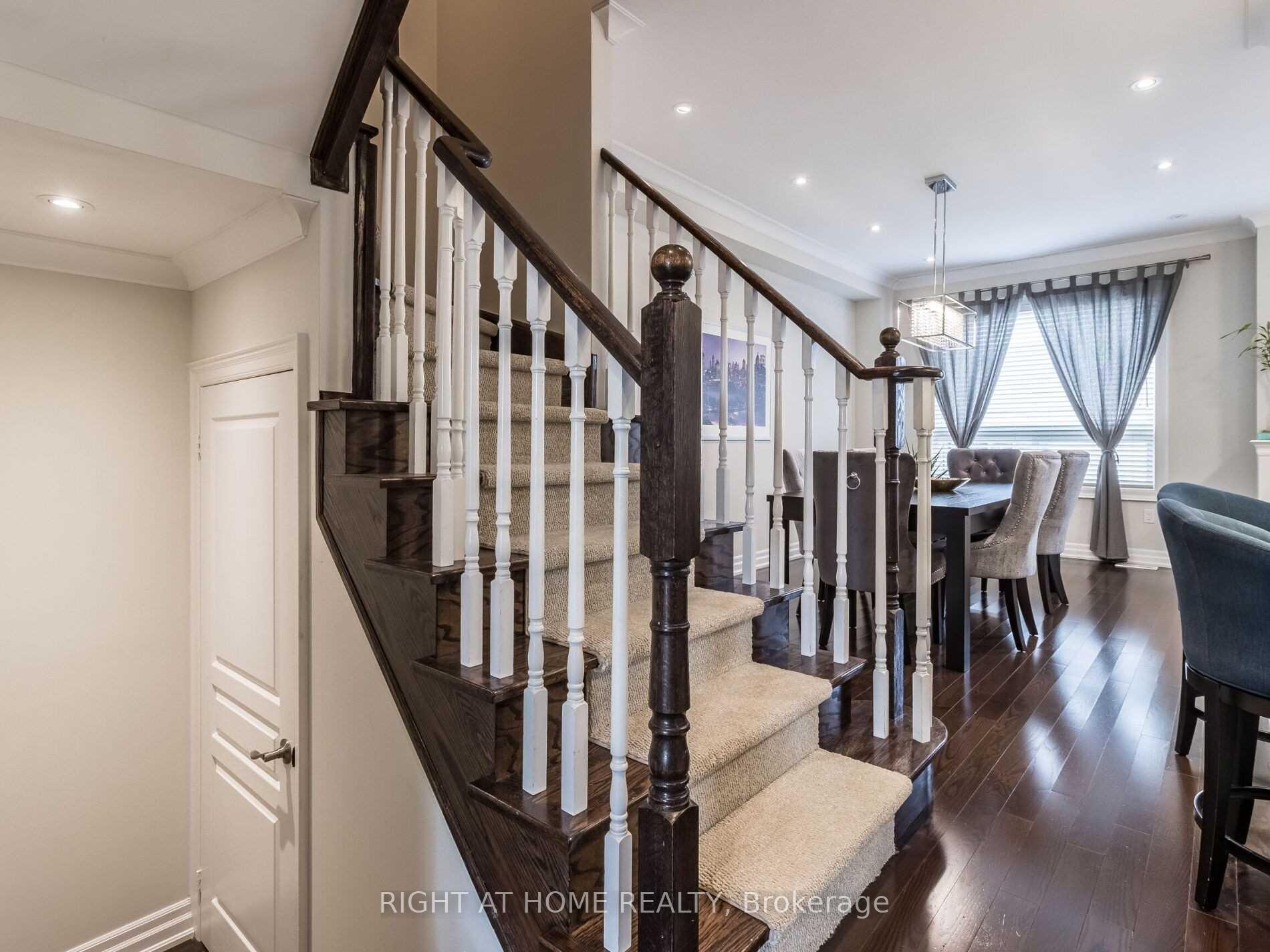 Photo 14 of 2521 Postmaster Drive, Oakville, Westmount — HOMEH