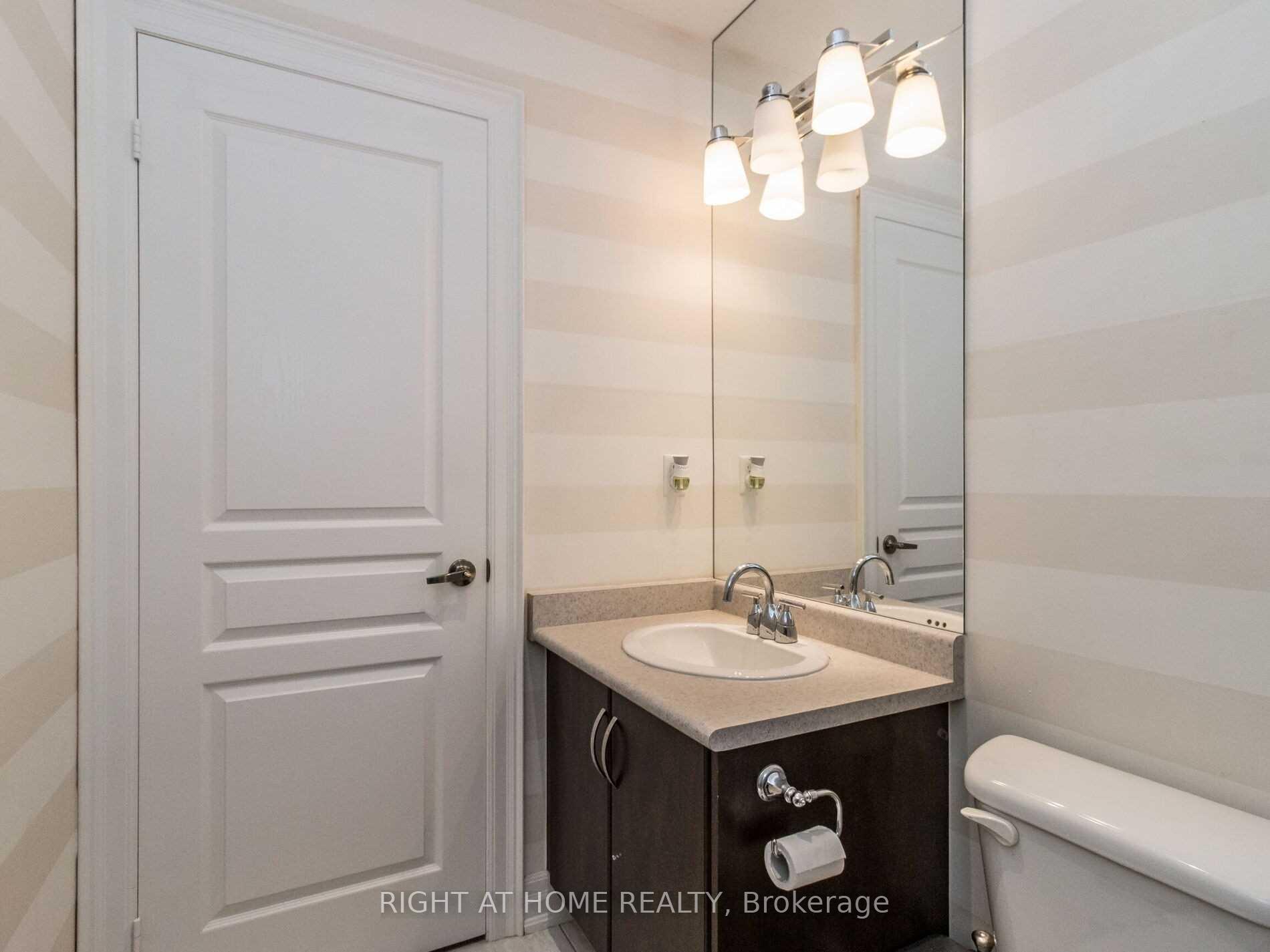 Photo 15 of 2521 Postmaster Drive, Oakville, Westmount — HOMEH