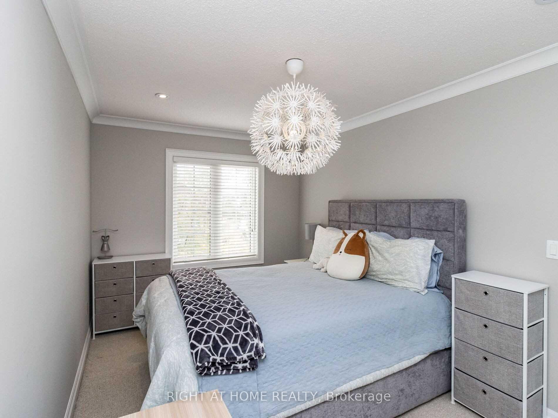 Photo 17 of 2521 Postmaster Drive, Oakville, Westmount — HOMEH