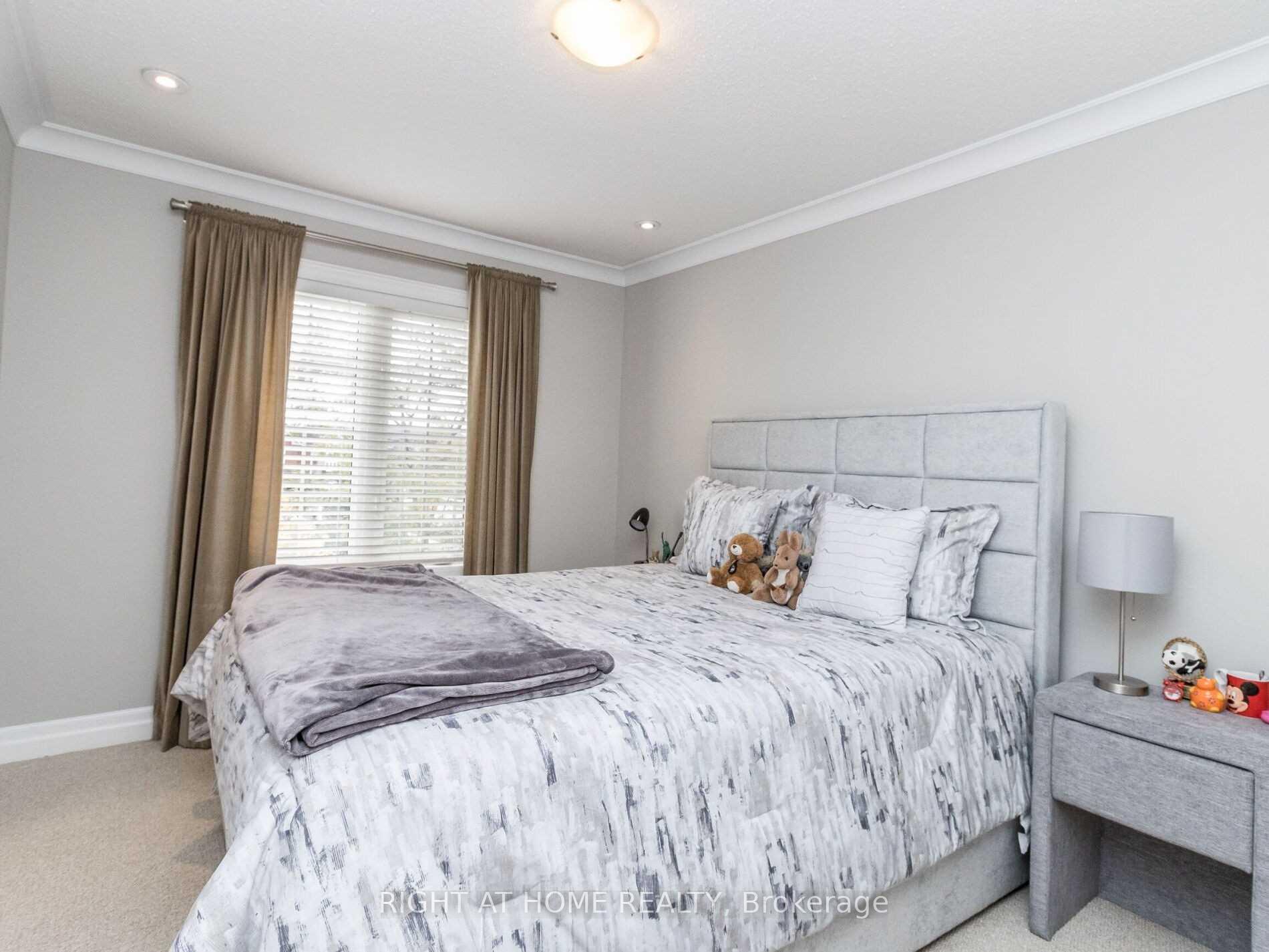 Photo 18 of 2521 Postmaster Drive, Oakville, Westmount — HOMEH