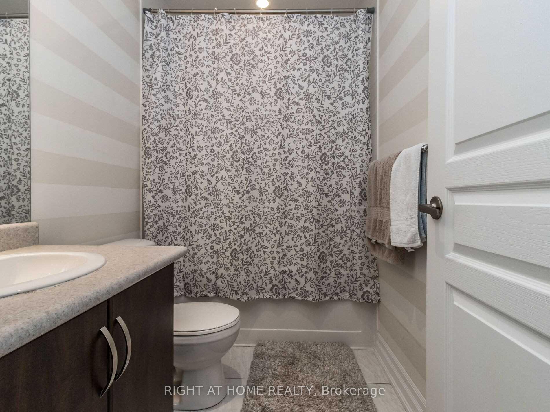 Photo 19 of 2521 Postmaster Drive, Oakville, Westmount — HOMEH