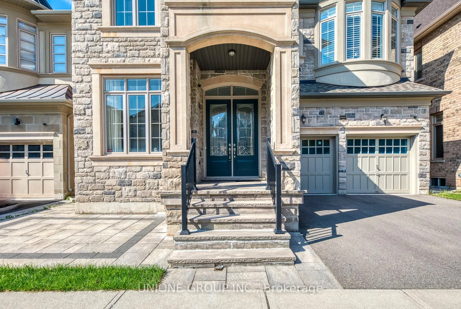 Photo 2 of 3045 Parsonage Crescent, Oakville, Glenorchy — HOMEH