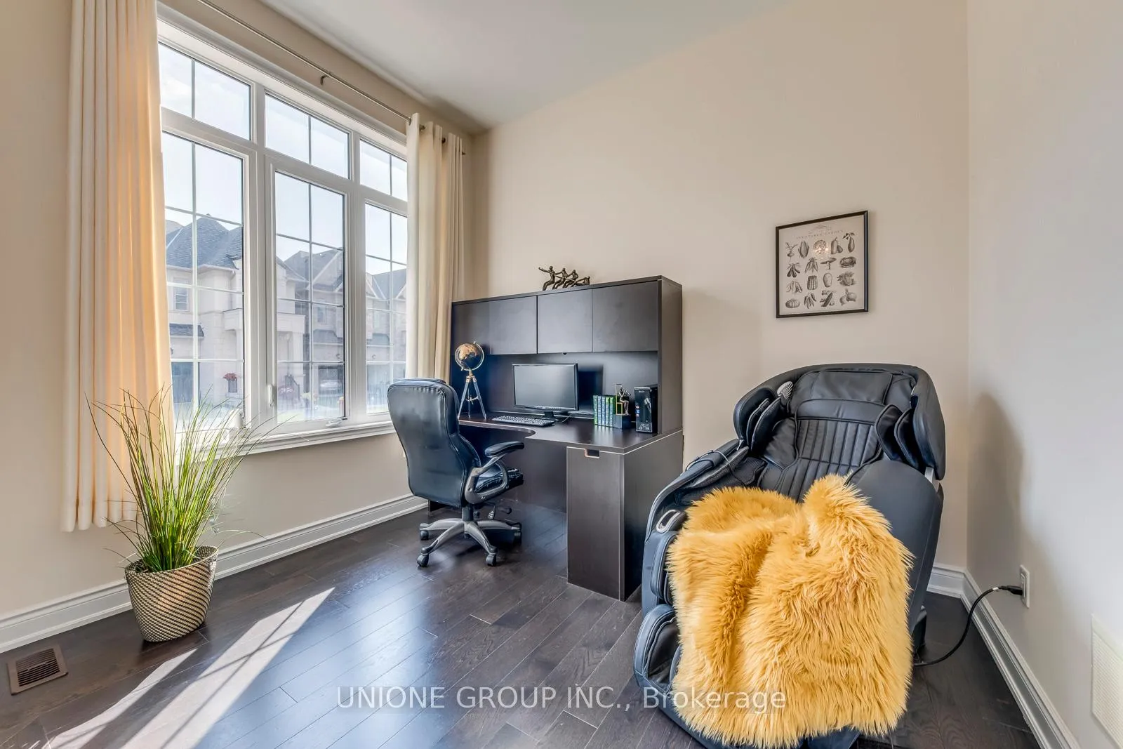 Photo 4 of 3045 Parsonage Crescent, Oakville, Glenorchy — HOMEH
