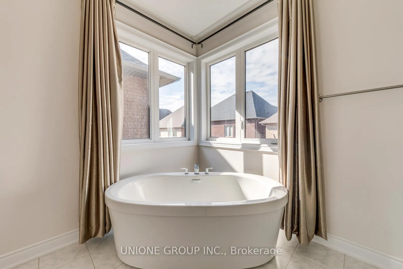 Photo 30 of 3045 Parsonage Crescent, Oakville, Glenorchy — HOMEH