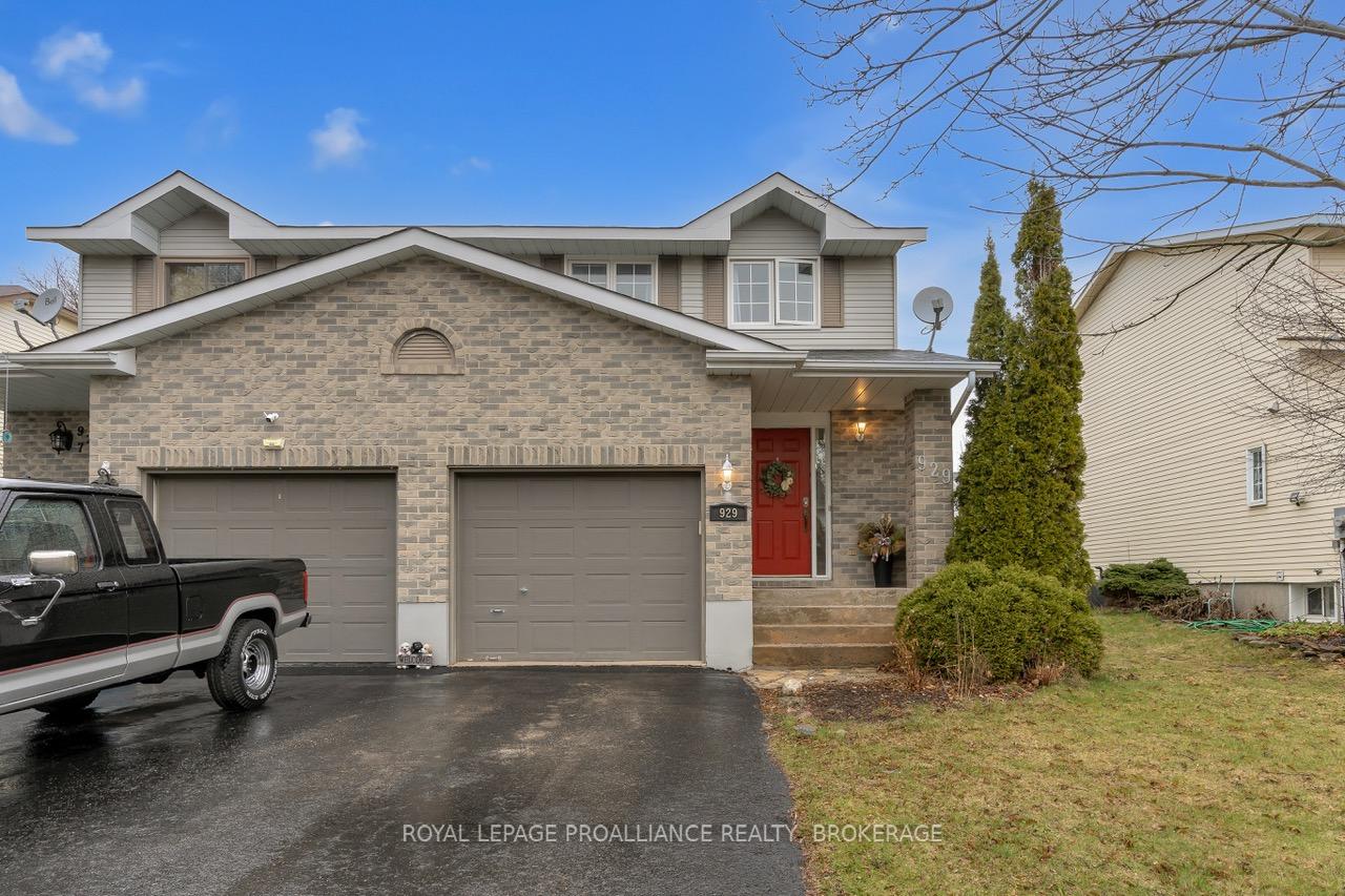 Photo 1 of 929 Clearfield Crescent, Kingston, North of Taylor-Kidd Blvd — HOMEH