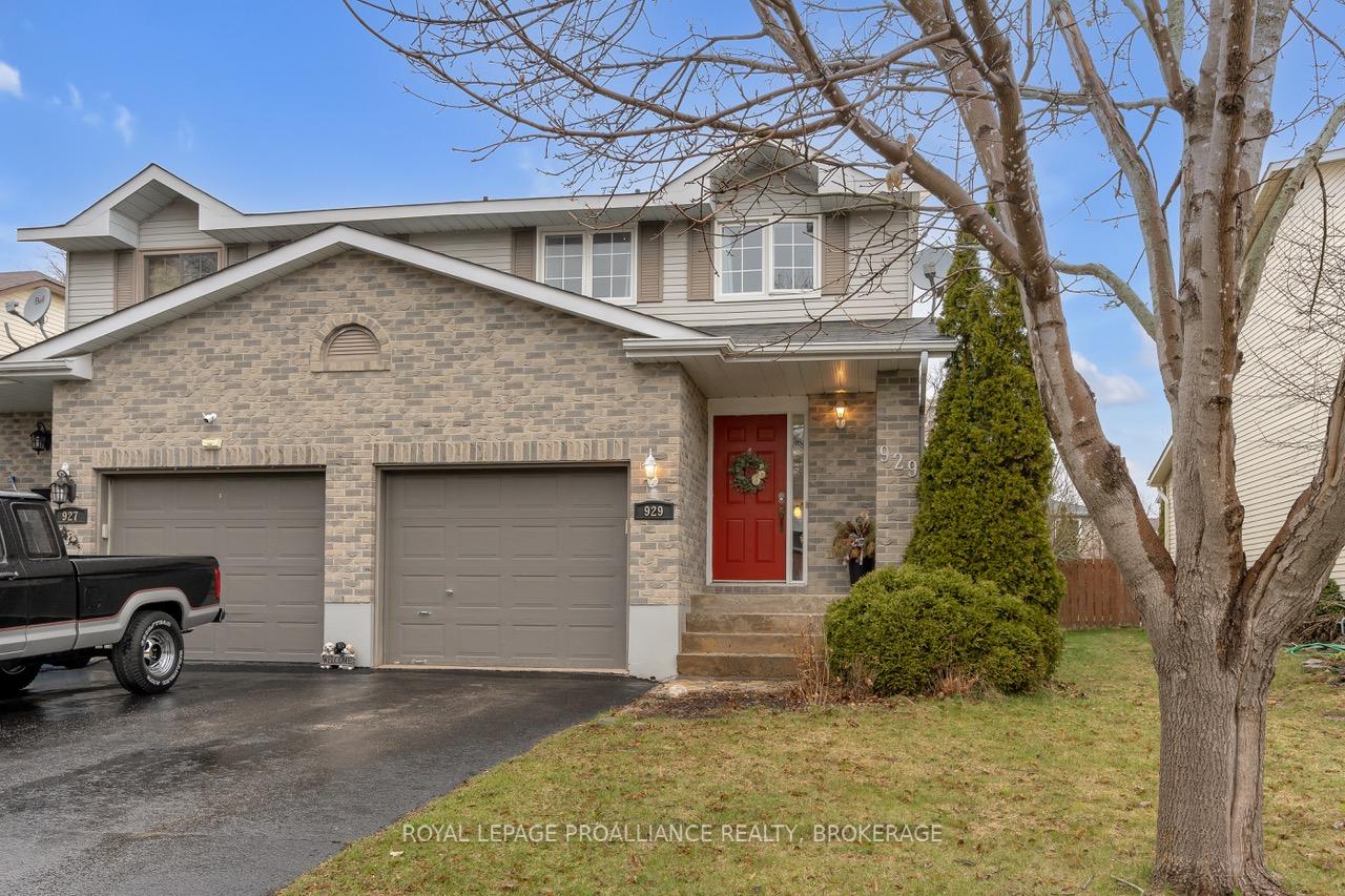 Photo 2 of 929 Clearfield Crescent, Kingston, North of Taylor-Kidd Blvd — HOMEH