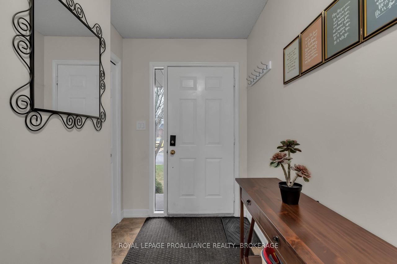 Photo 4 of 929 Clearfield Crescent, Kingston, North of Taylor-Kidd Blvd — HOMEH