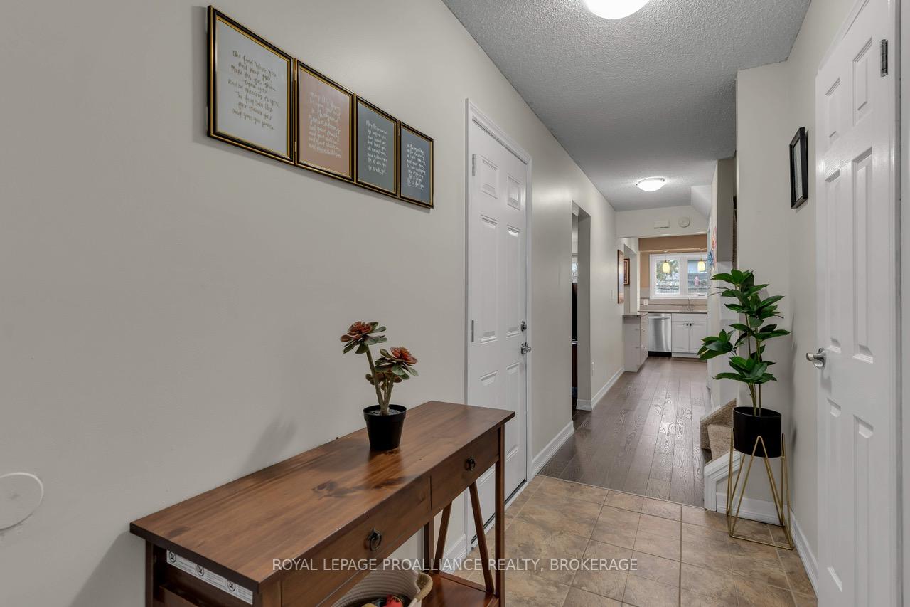 Photo 5 of 929 Clearfield Crescent, Kingston, North of Taylor-Kidd Blvd — HOMEH
