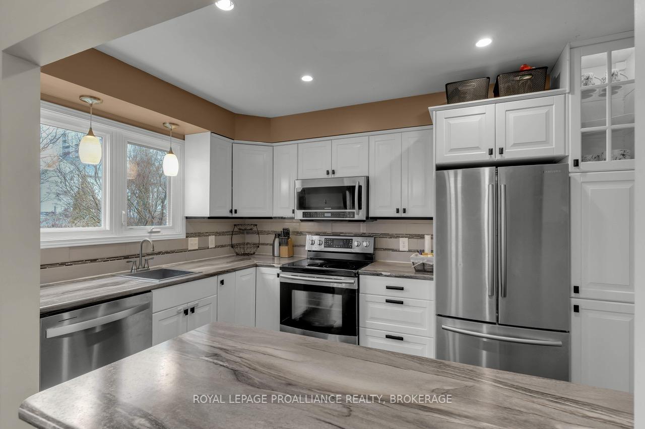 Photo 10 of 929 Clearfield Crescent, Kingston, North of Taylor-Kidd Blvd — HOMEH