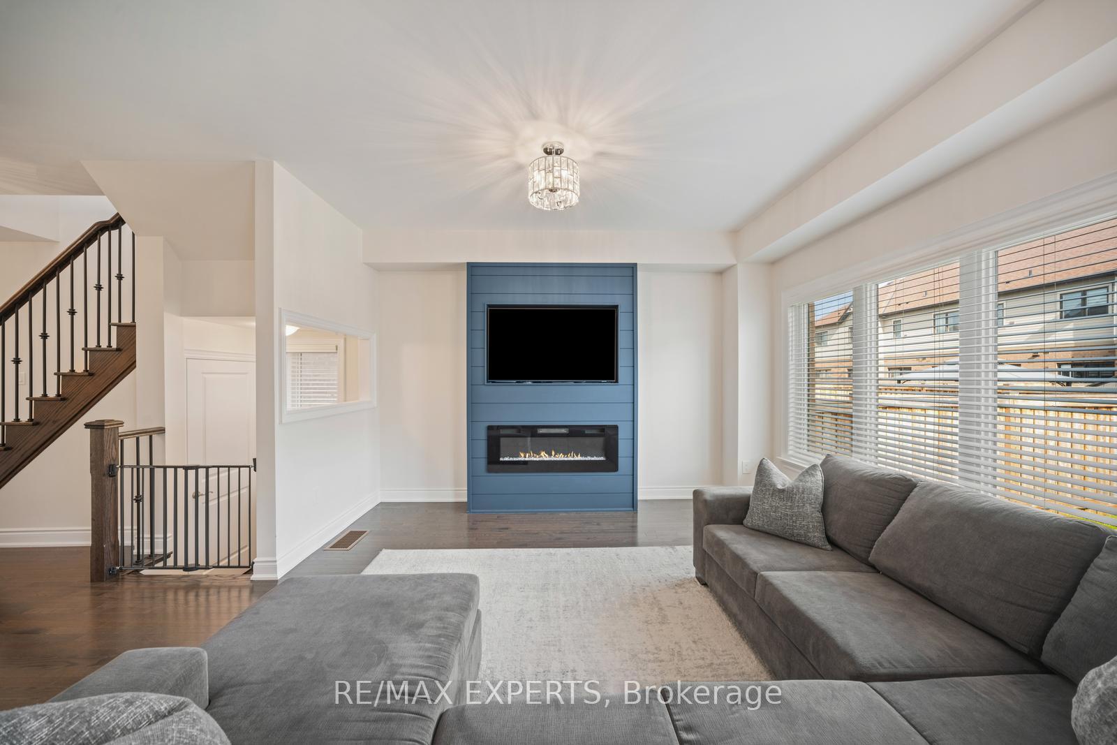 Photo 6 of 115 Arnold Crescent, New Tecumseth, Alliston — HOMEH