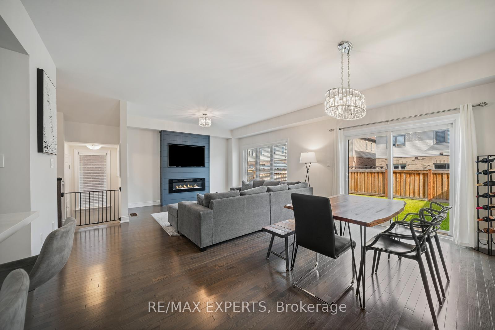 Photo 8 of 115 Arnold Crescent, New Tecumseth, Alliston — HOMEH