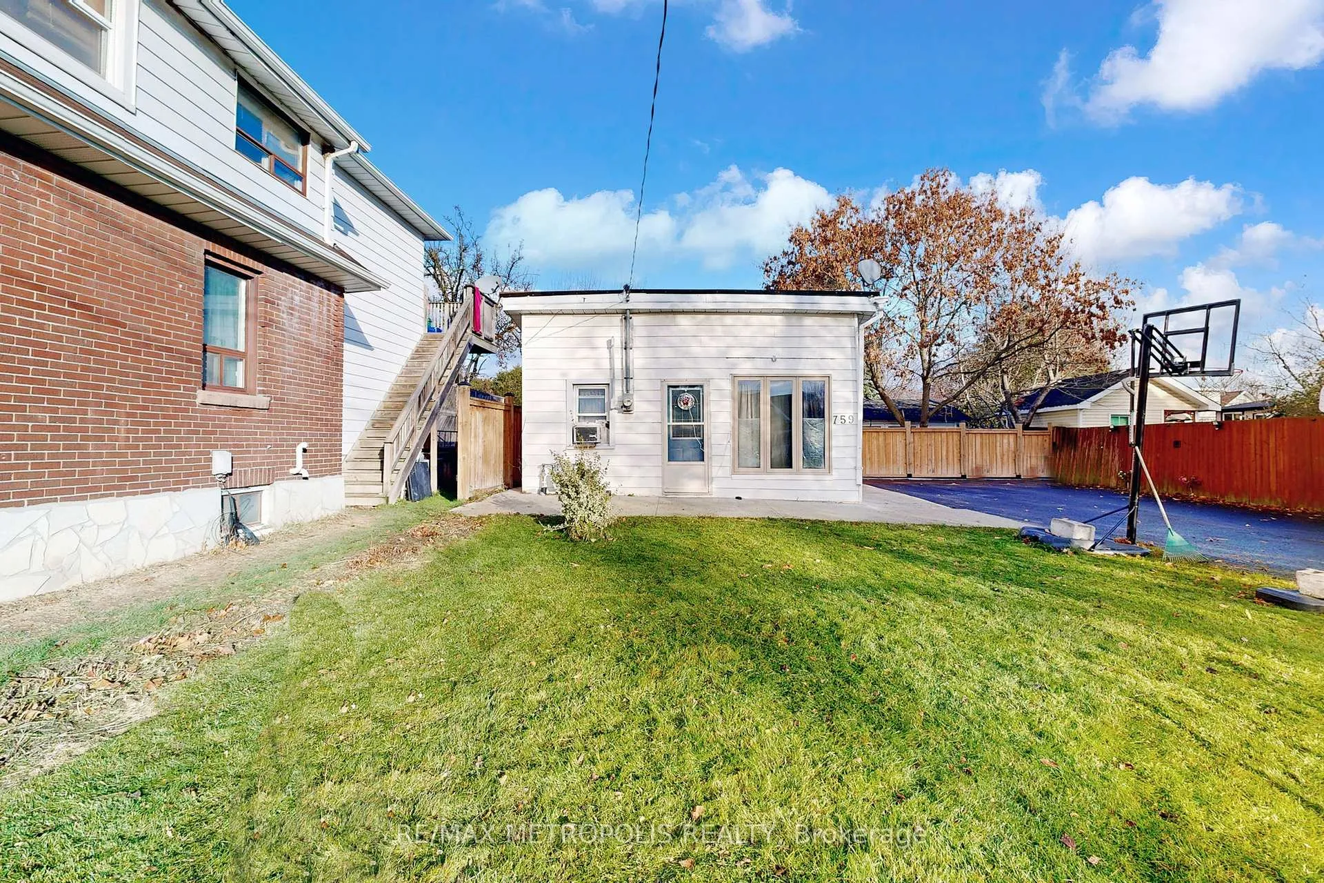 Photo 2 of 759 Douglas Street, Oshawa, Lakeview — HOMEH