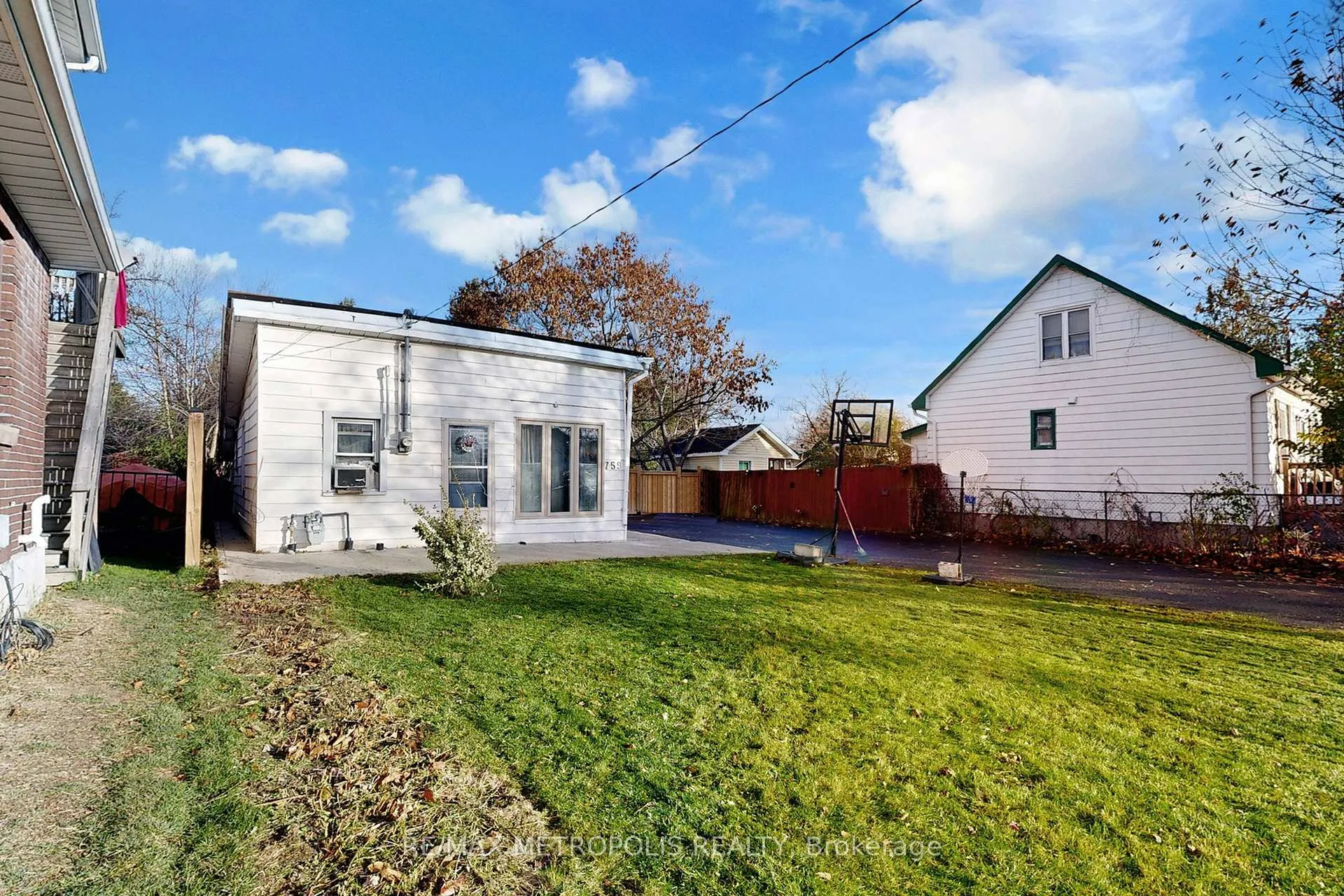 Photo 3 of 759 Douglas Street, Oshawa, Lakeview — HOMEH