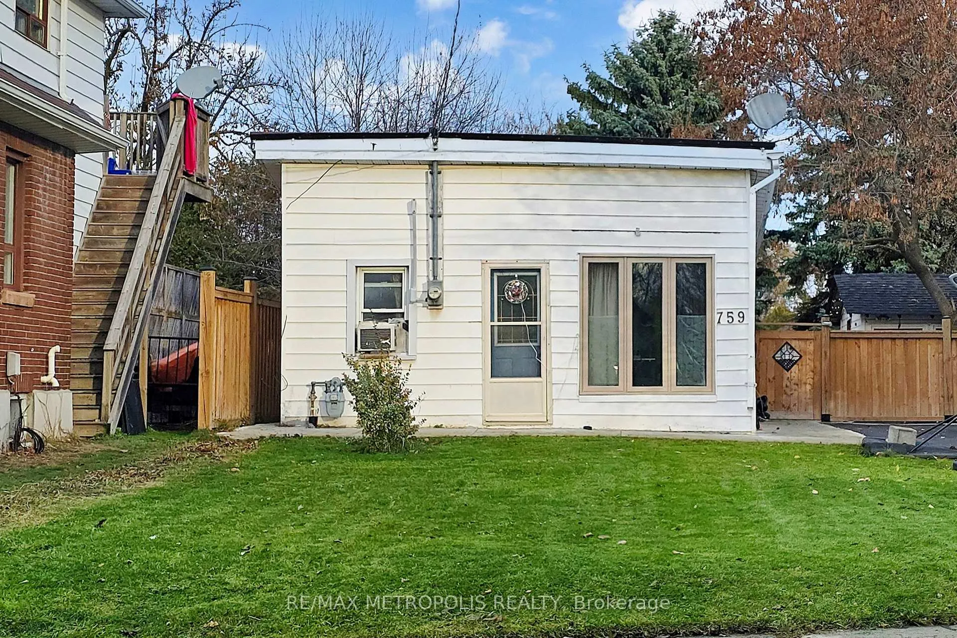 Photo 4 of 759 Douglas Street, Oshawa, Lakeview — HOMEH
