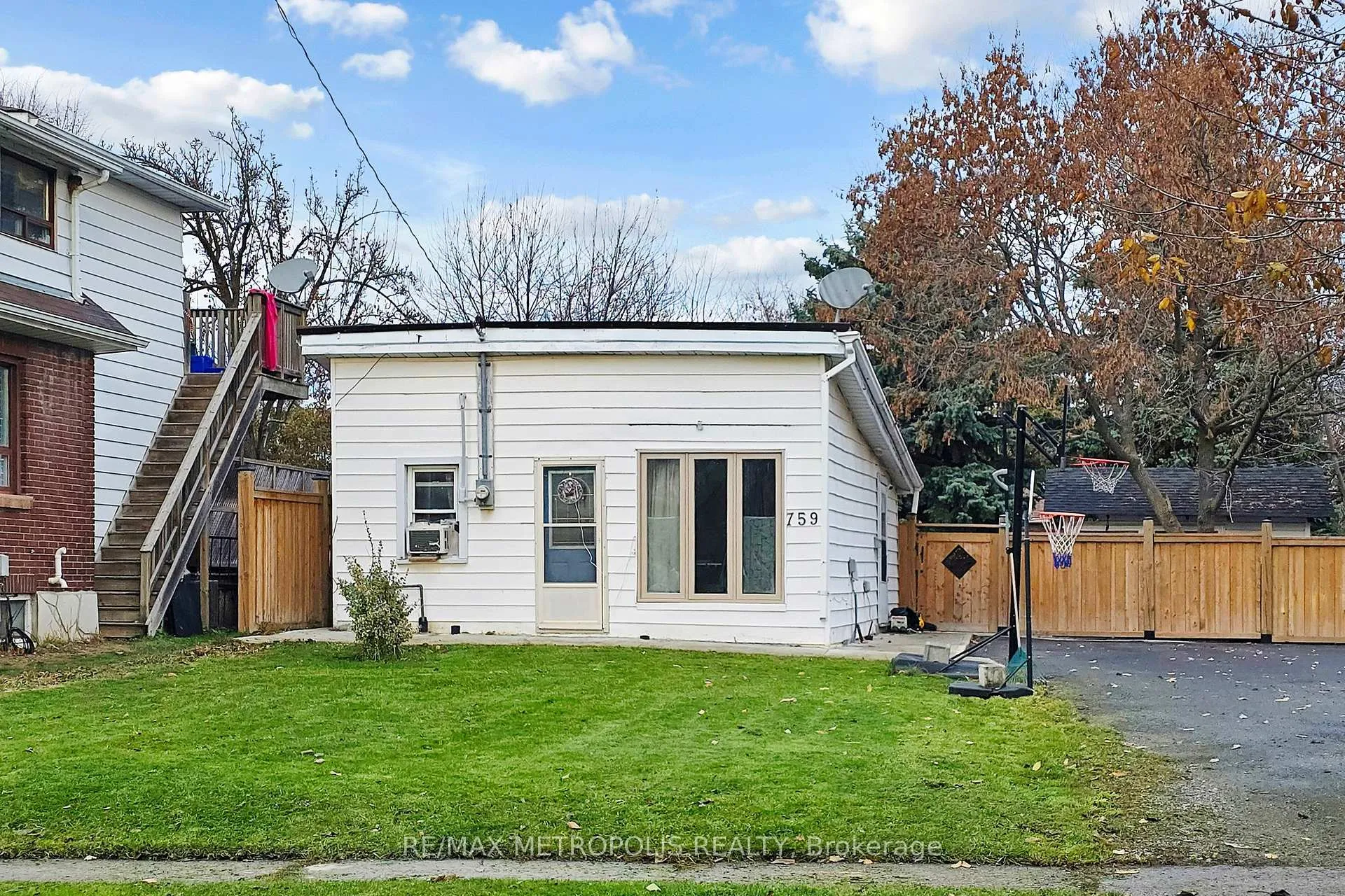 Photo 5 of 759 Douglas Street, Oshawa, Lakeview — HOMEH