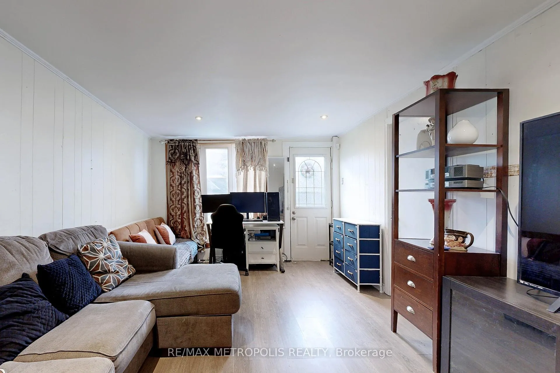 Photo 8 of 759 Douglas Street, Oshawa, Lakeview — HOMEH