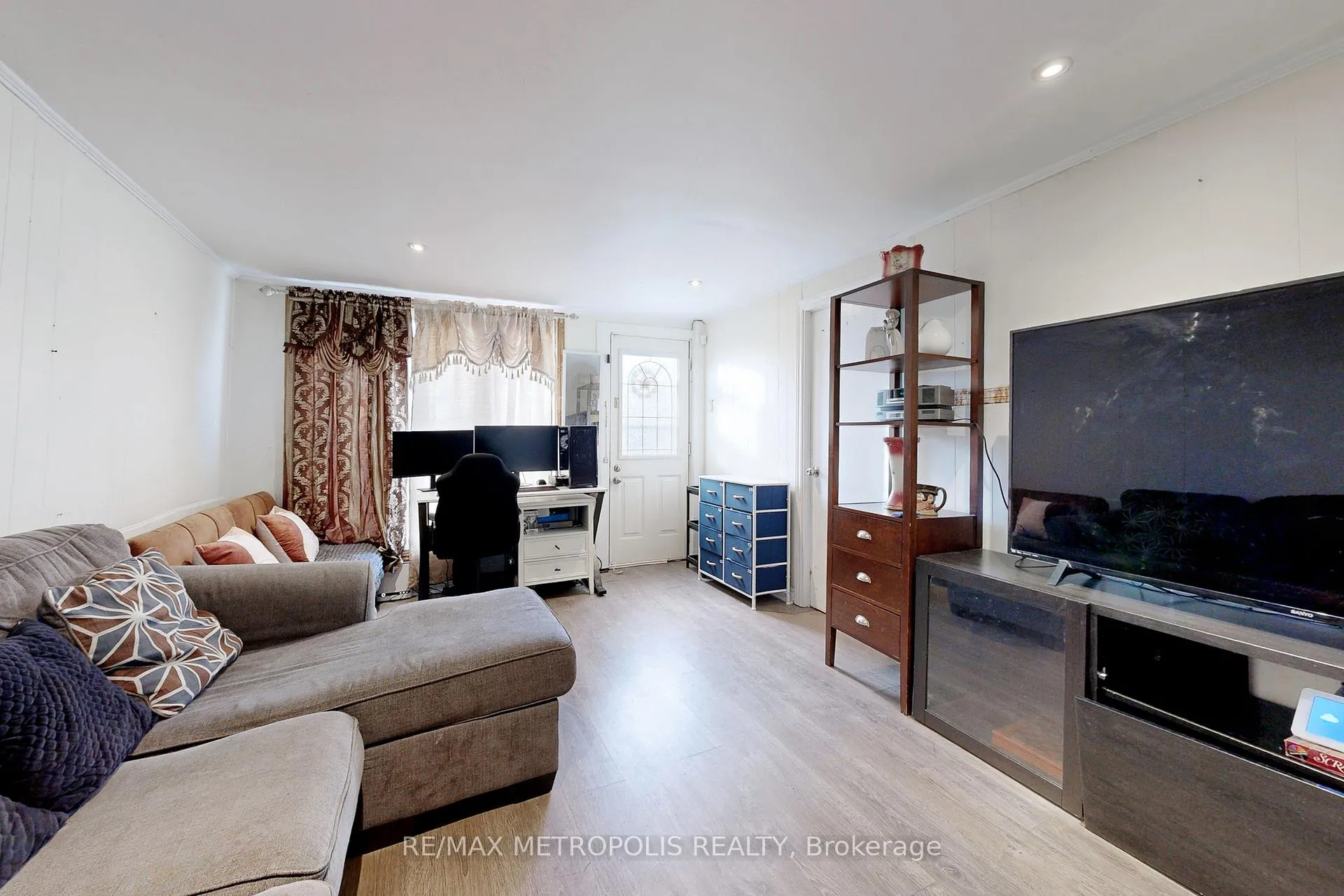 Photo 9 of 759 Douglas Street, Oshawa, Lakeview — HOMEH