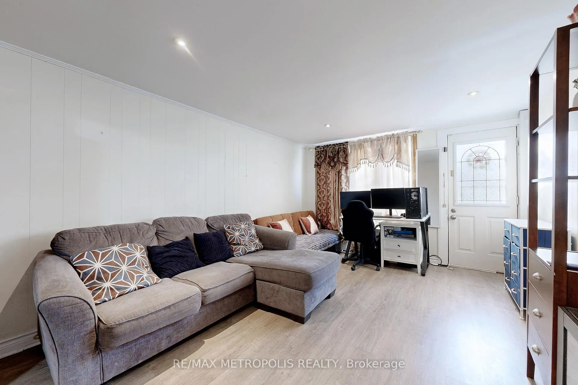 Photo 10 of 759 Douglas Street, Oshawa, Lakeview — HOMEH