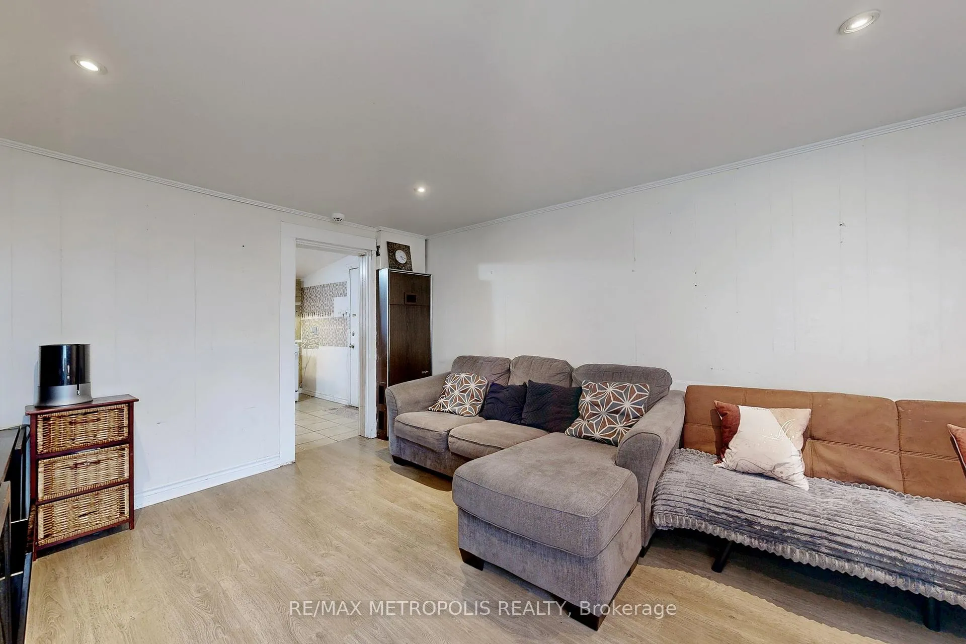 Photo 11 of 759 Douglas Street, Oshawa, Lakeview — HOMEH
