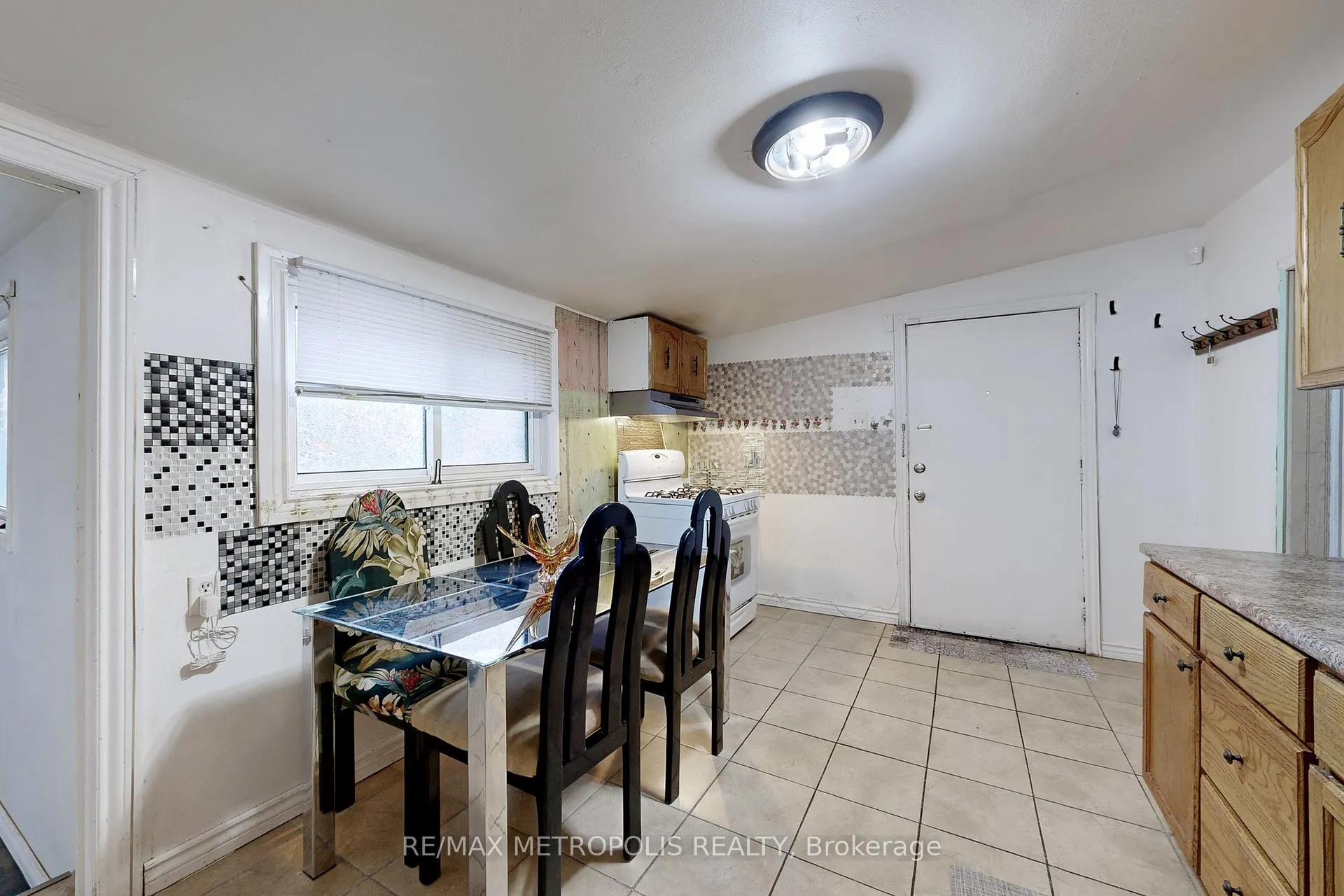 Photo 16 of 759 Douglas Street, Oshawa, Lakeview — HOMEH