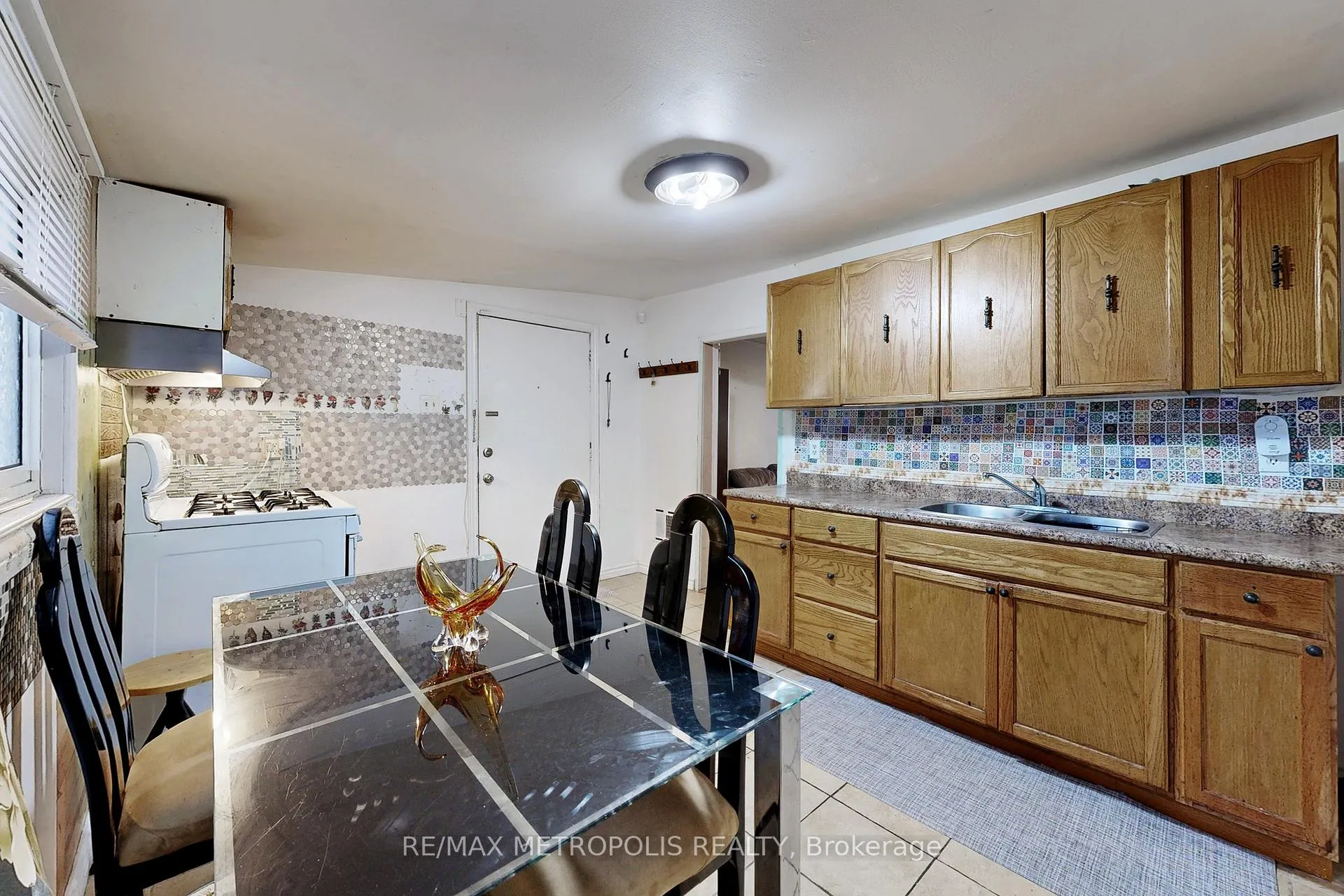 Photo 17 of 759 Douglas Street, Oshawa, Lakeview — HOMEH