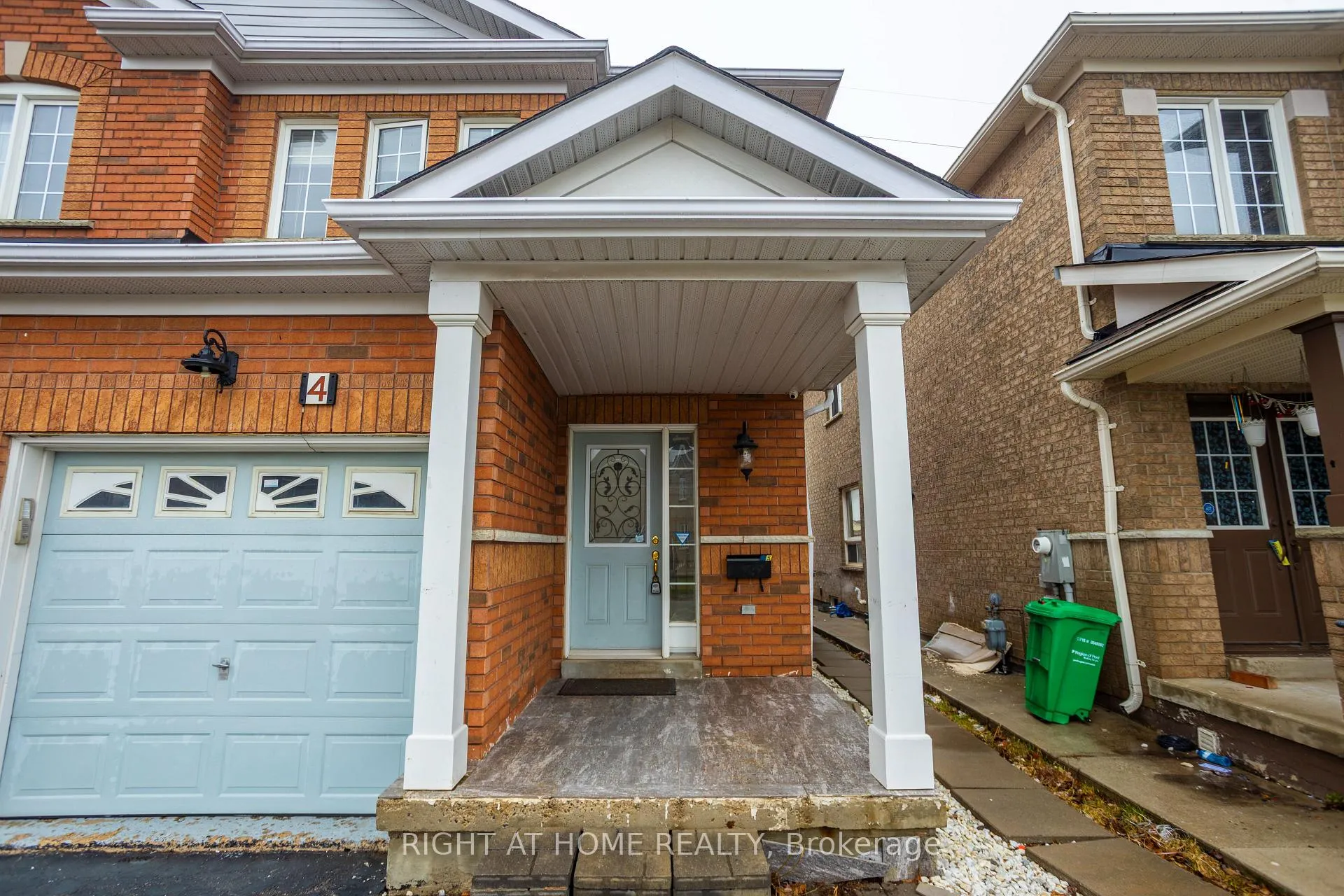 Photo 2 of 4 Wicklow Road, Brampton, Credit Valley — HOMEH