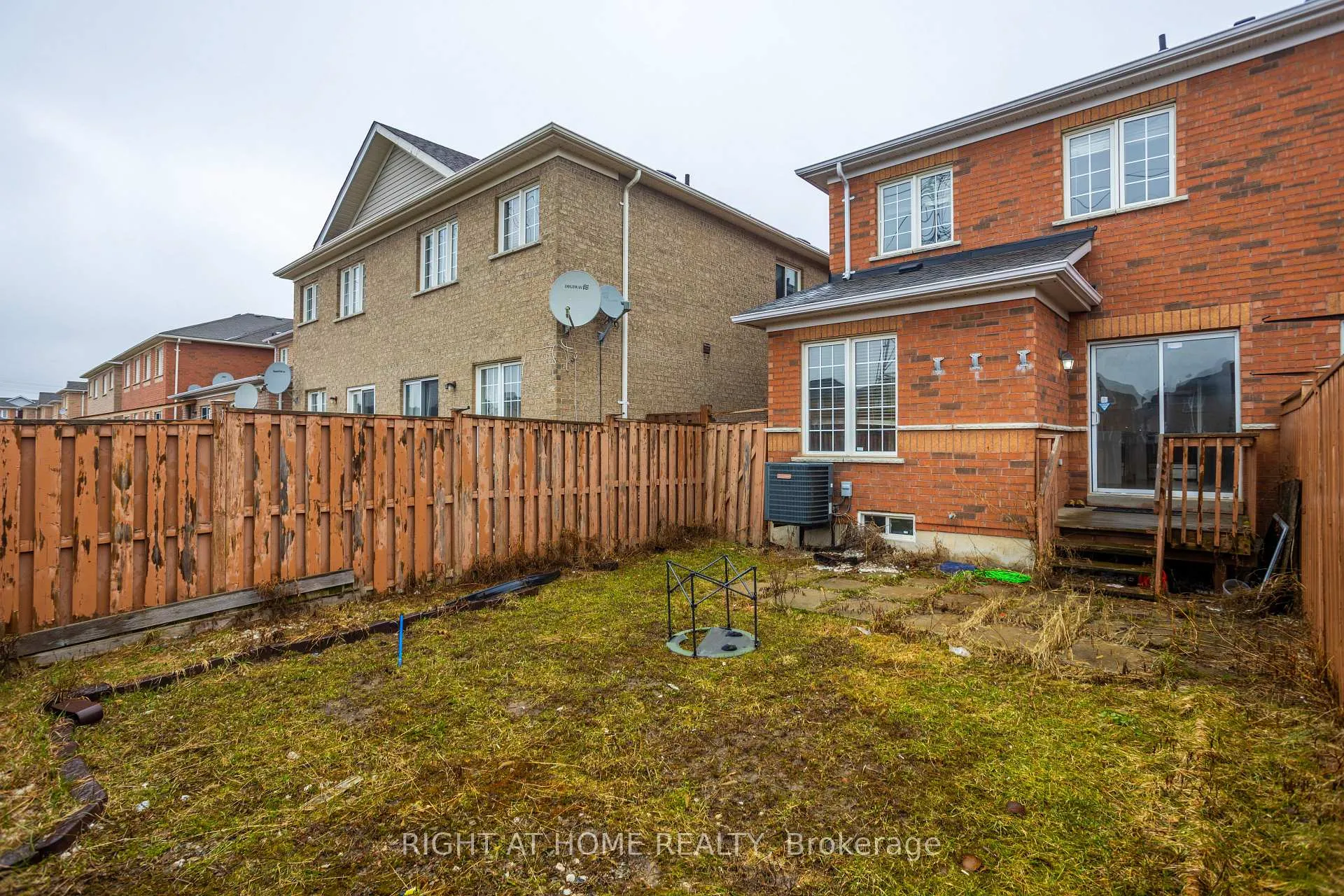 Photo 3 of 4 Wicklow Road, Brampton, Credit Valley — HOMEH