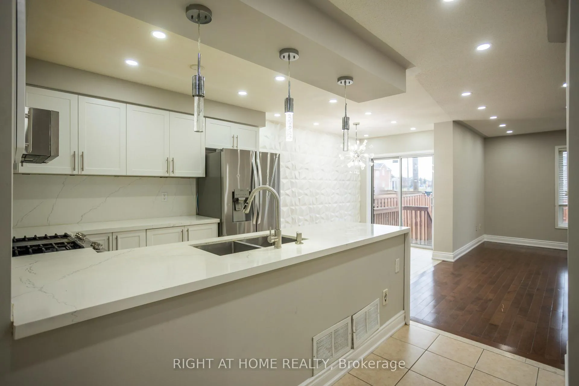 Photo 6 of 4 Wicklow Road, Brampton, Credit Valley — HOMEH