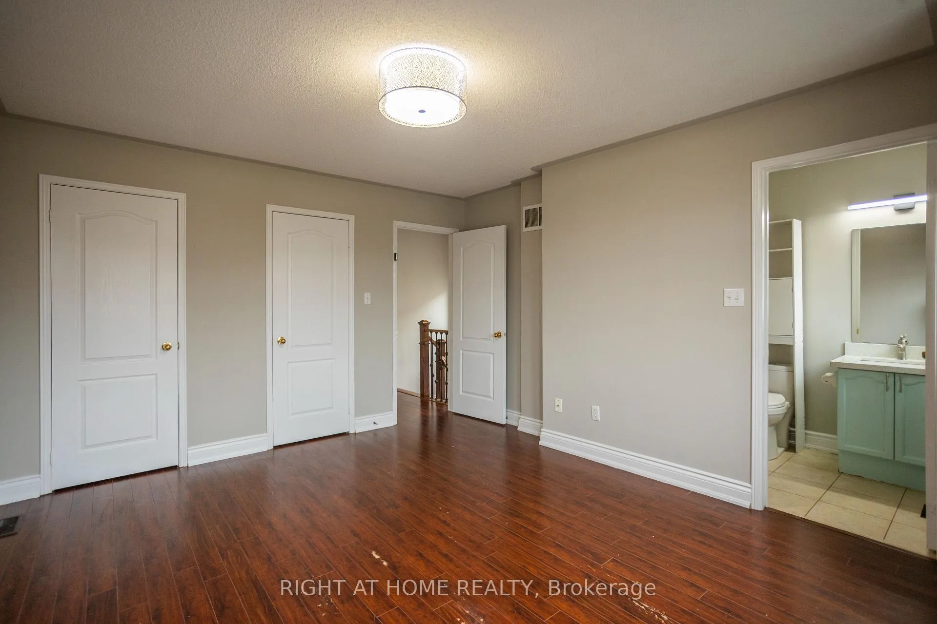 Photo 14 of 4 Wicklow Road, Brampton, Credit Valley — HOMEH