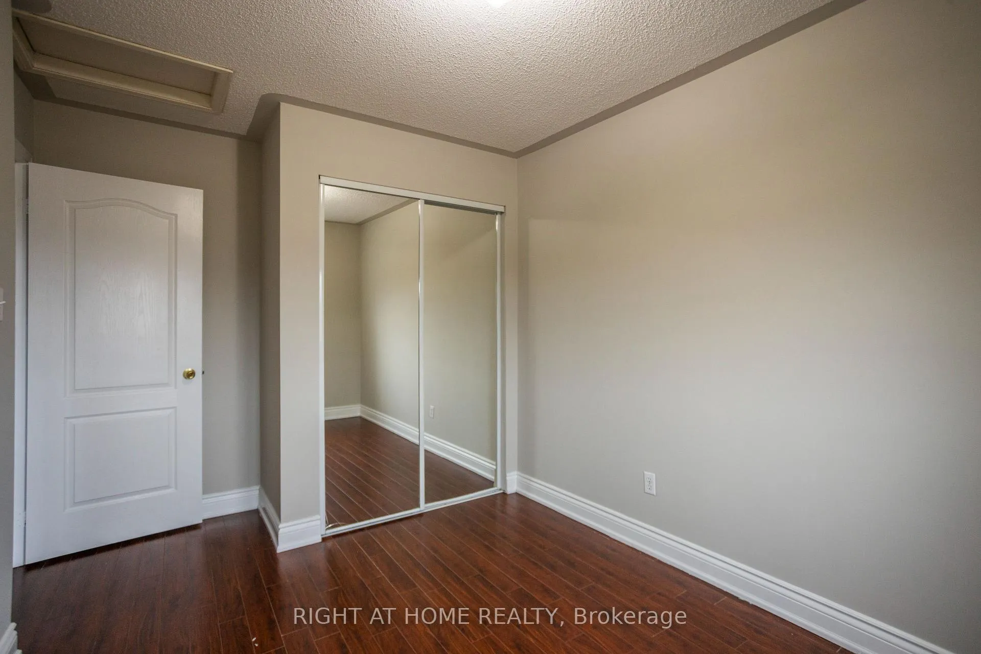 Photo 18 of 4 Wicklow Road, Brampton, Credit Valley — HOMEH