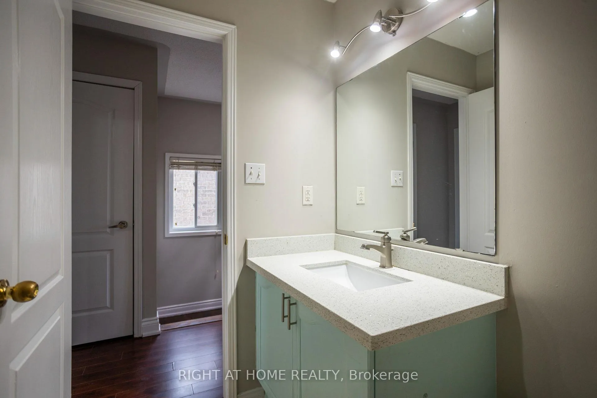 Photo 19 of 4 Wicklow Road, Brampton, Credit Valley — HOMEH