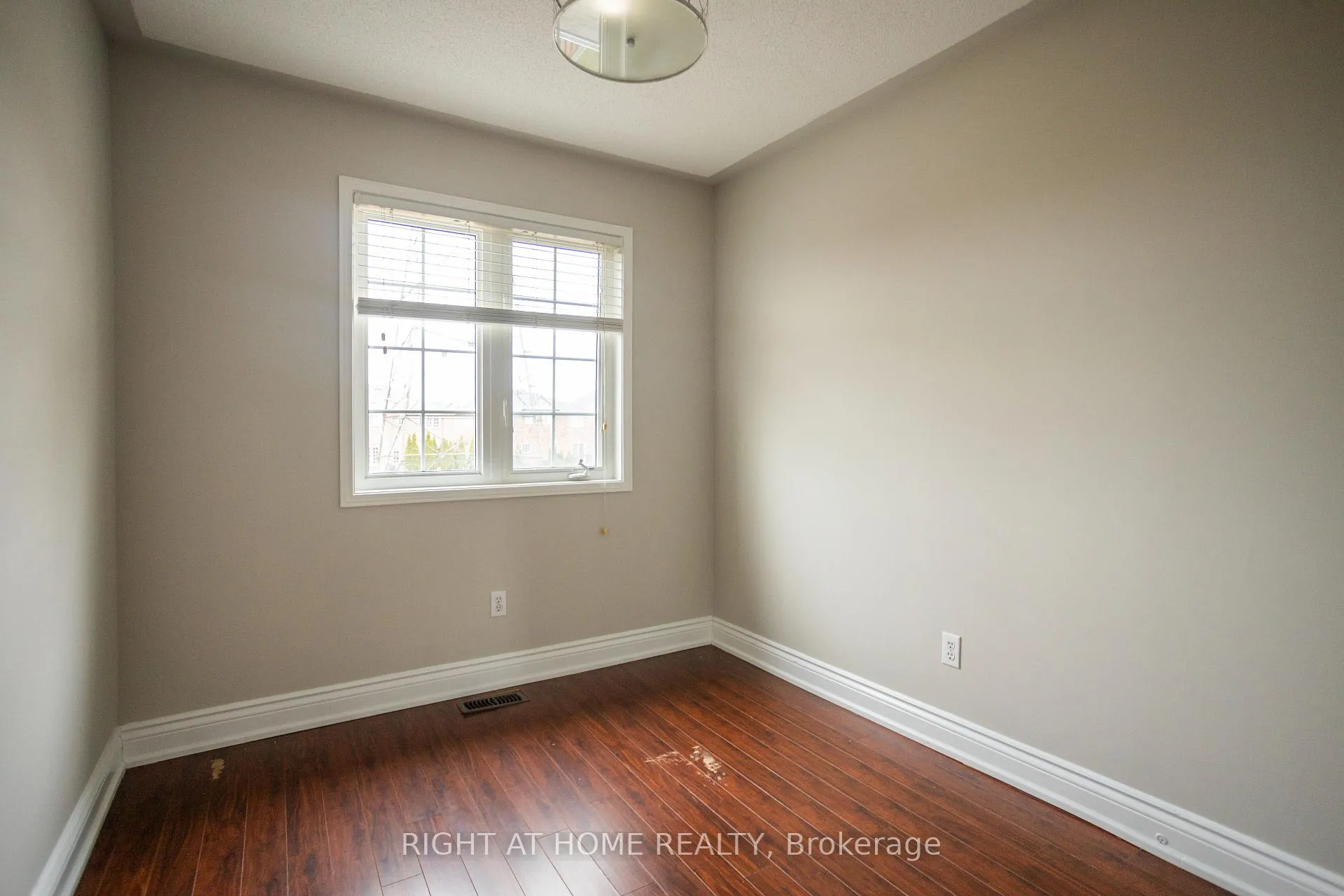 Photo 20 of 4 Wicklow Road, Brampton, Credit Valley — HOMEH