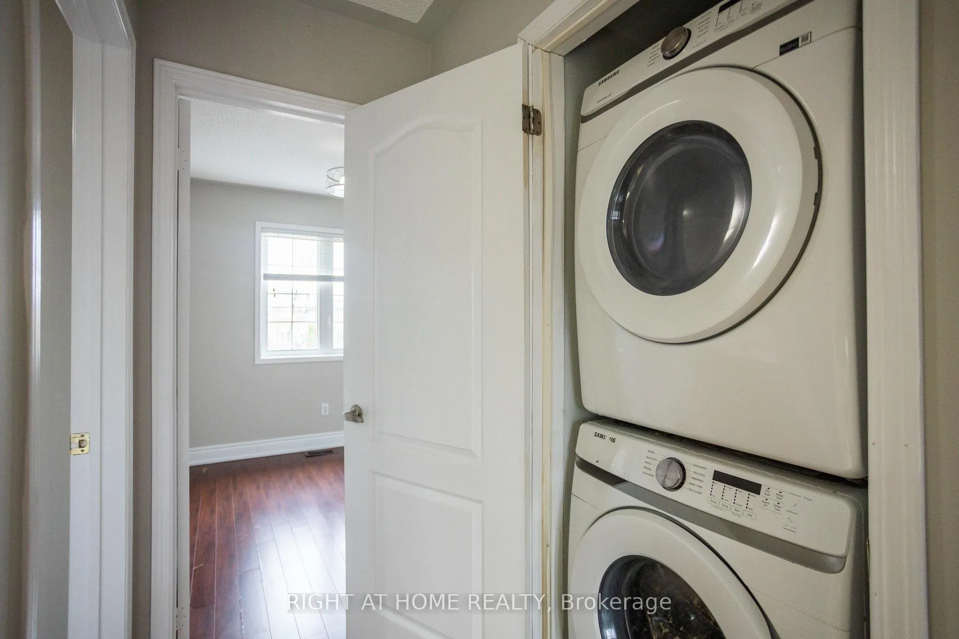 Photo 22 of 4 Wicklow Road, Brampton, Credit Valley — HOMEH