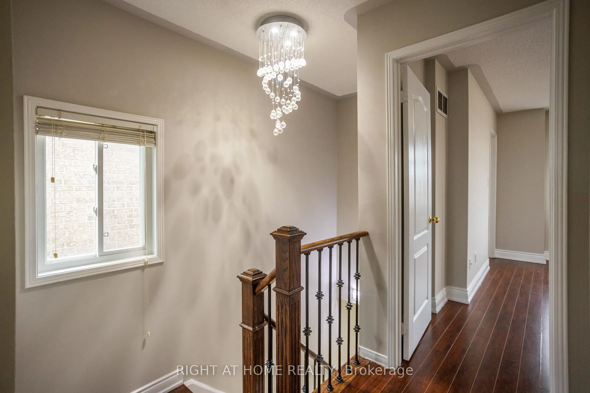 Photo 23 of 4 Wicklow Road, Brampton, Credit Valley — HOMEH