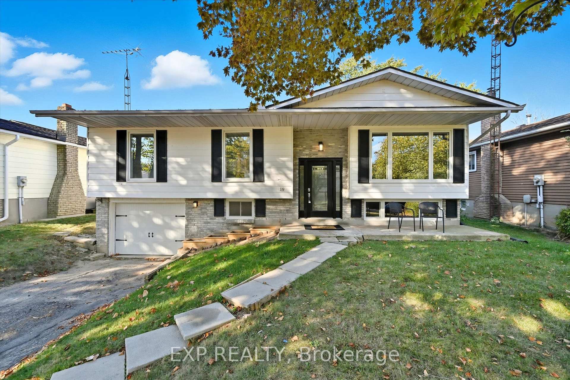 Photo 1 of 19 Aaron Drive, Norfolk, Port Dover — HOMEH