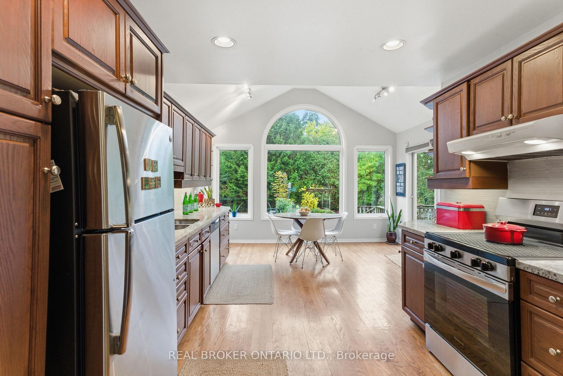 Photo 8 of 423 Donnybrook Road, Oakville, Ford — HOMEH