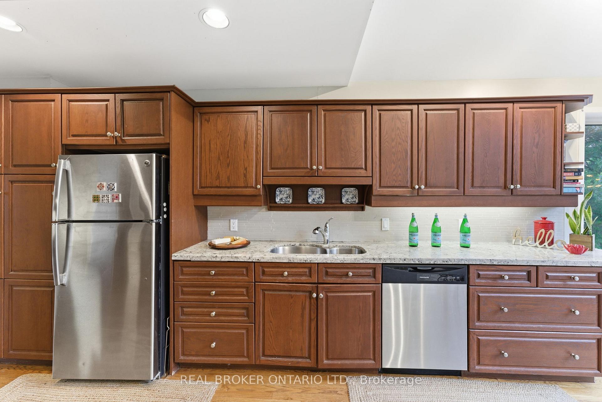 Photo 9 of 423 Donnybrook Road, Oakville, Ford — HOMEH