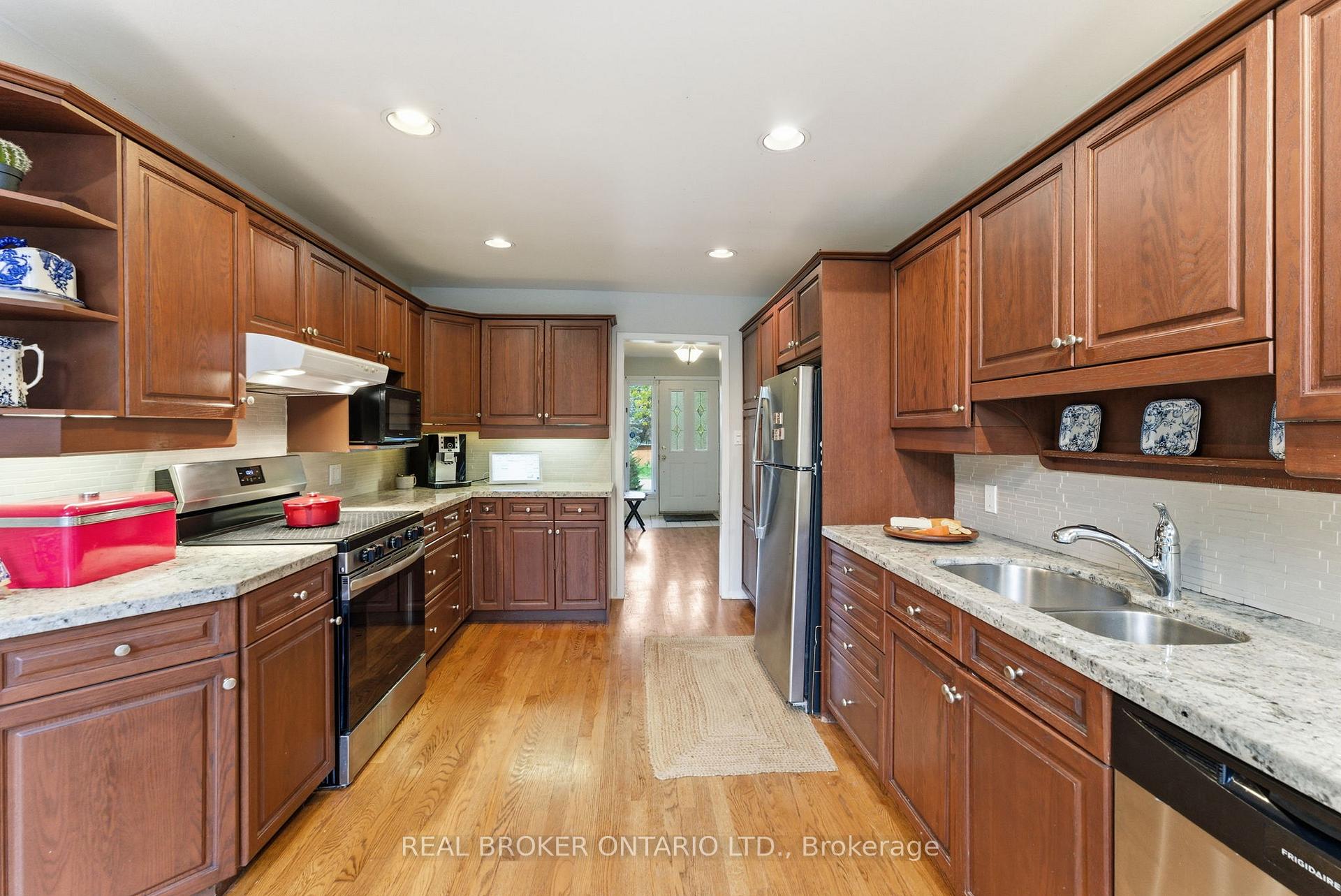 Photo 10 of 423 Donnybrook Road, Oakville, Ford — HOMEH