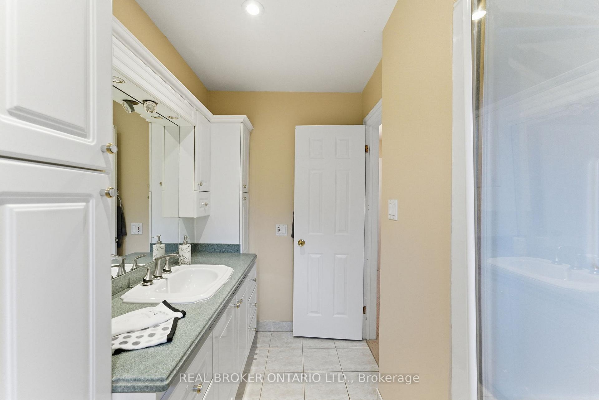 Photo 20 of 423 Donnybrook Road, Oakville, Ford — HOMEH