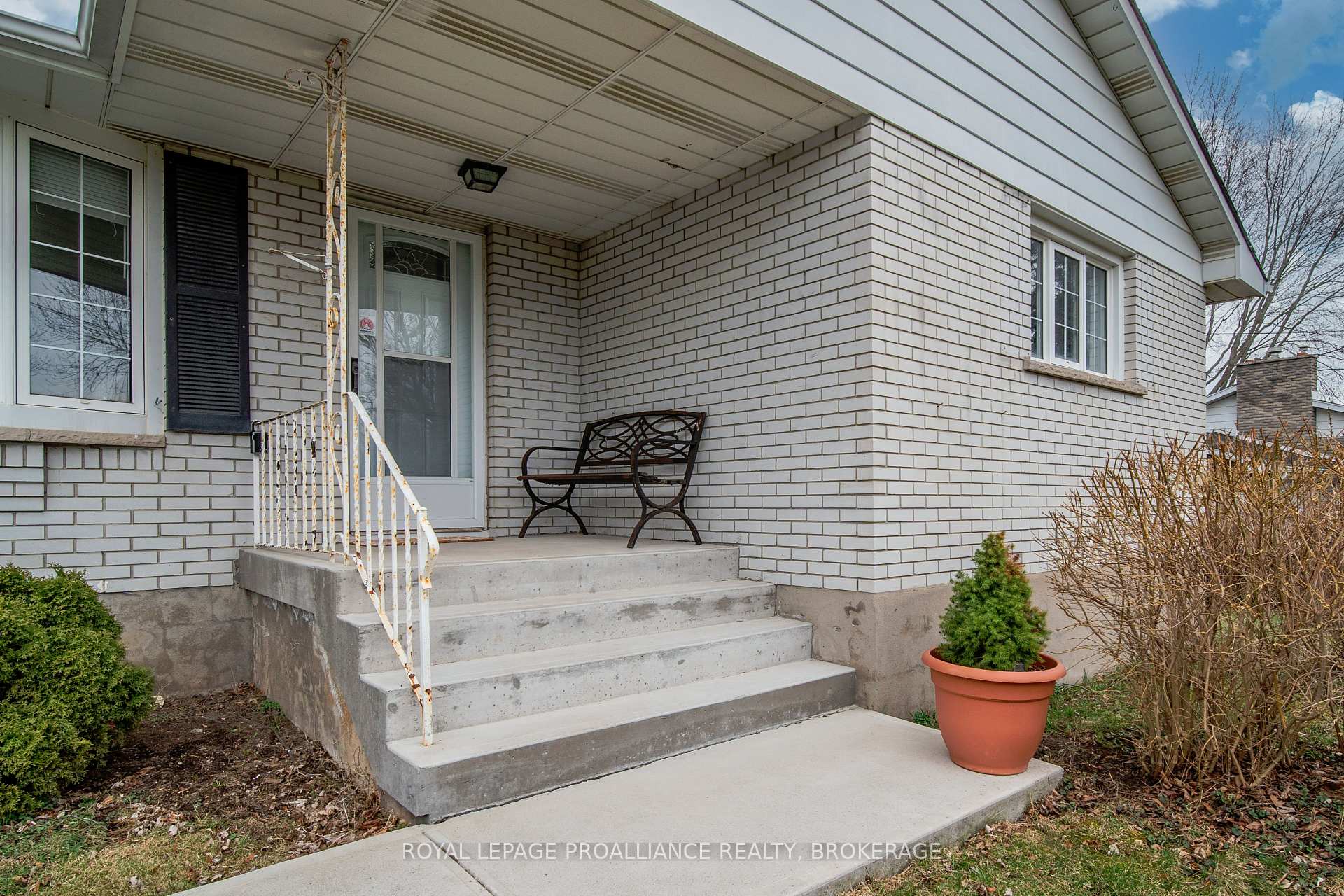 Photo 2 of 2240 Battersea Road, Kingston, City North of 401 — HOMEH